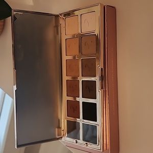 Major Dimension Matte Eyeshadow Palette
